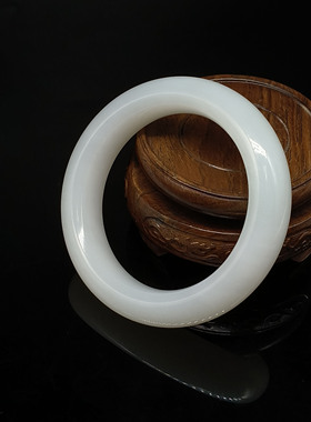 和田玉羊脂白玉手镯 （精品）  内径56mm  87.457克 24042900176