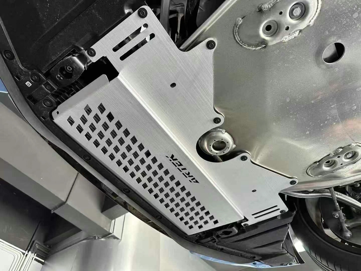 ARTEK车底油冷护板轻量化铝合金下护板BMW M2/M3/M4 G87/G80/G82