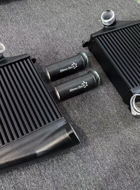 Snowtech加大中冷散热器适配保时捷卡宴S 2.9T EA839高性能改装