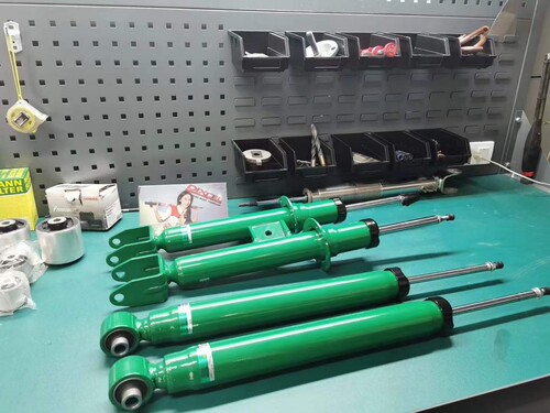 奔驰E300L威霆改装减震桶