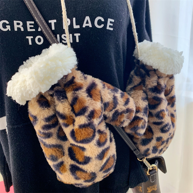 冬季豹纹挂脖全指手套女可爱加绒加厚斑马纹保暖骑车防寒方便携带