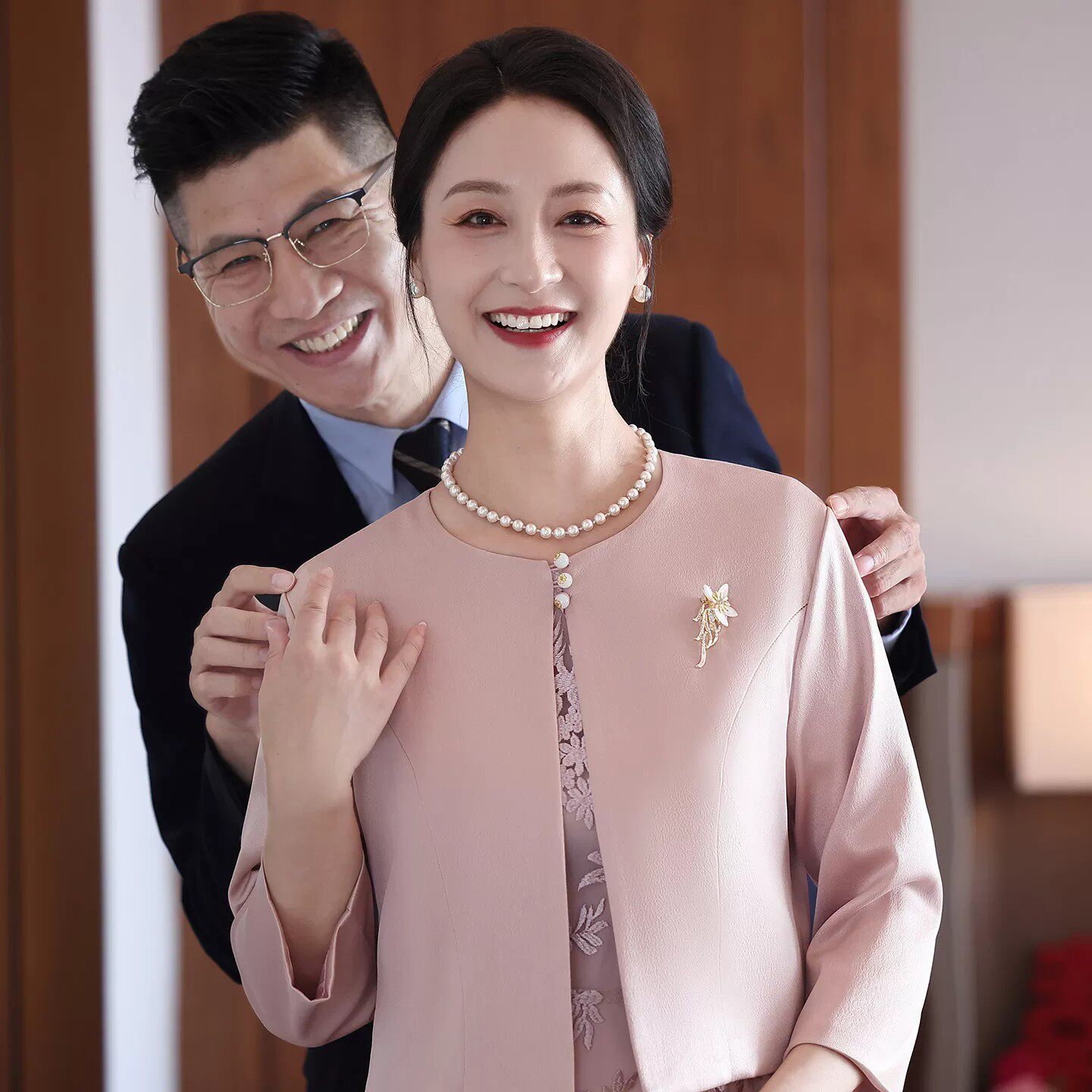 结婚妈妈礼服喜婆婆婚宴装2026新款高贵年轻巨好看新中式旗袍套装
