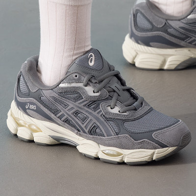 亚瑟士透气复古低帮运动跑步鞋