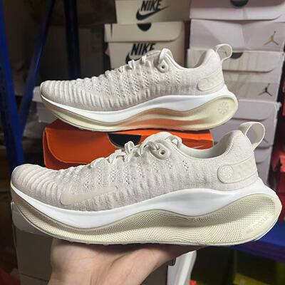 Nike耐克女缓震厚底运动跑步鞋