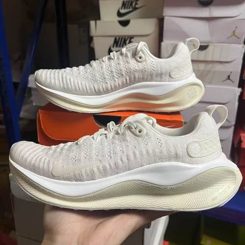 Nike耐克女缓震厚底运动跑步鞋