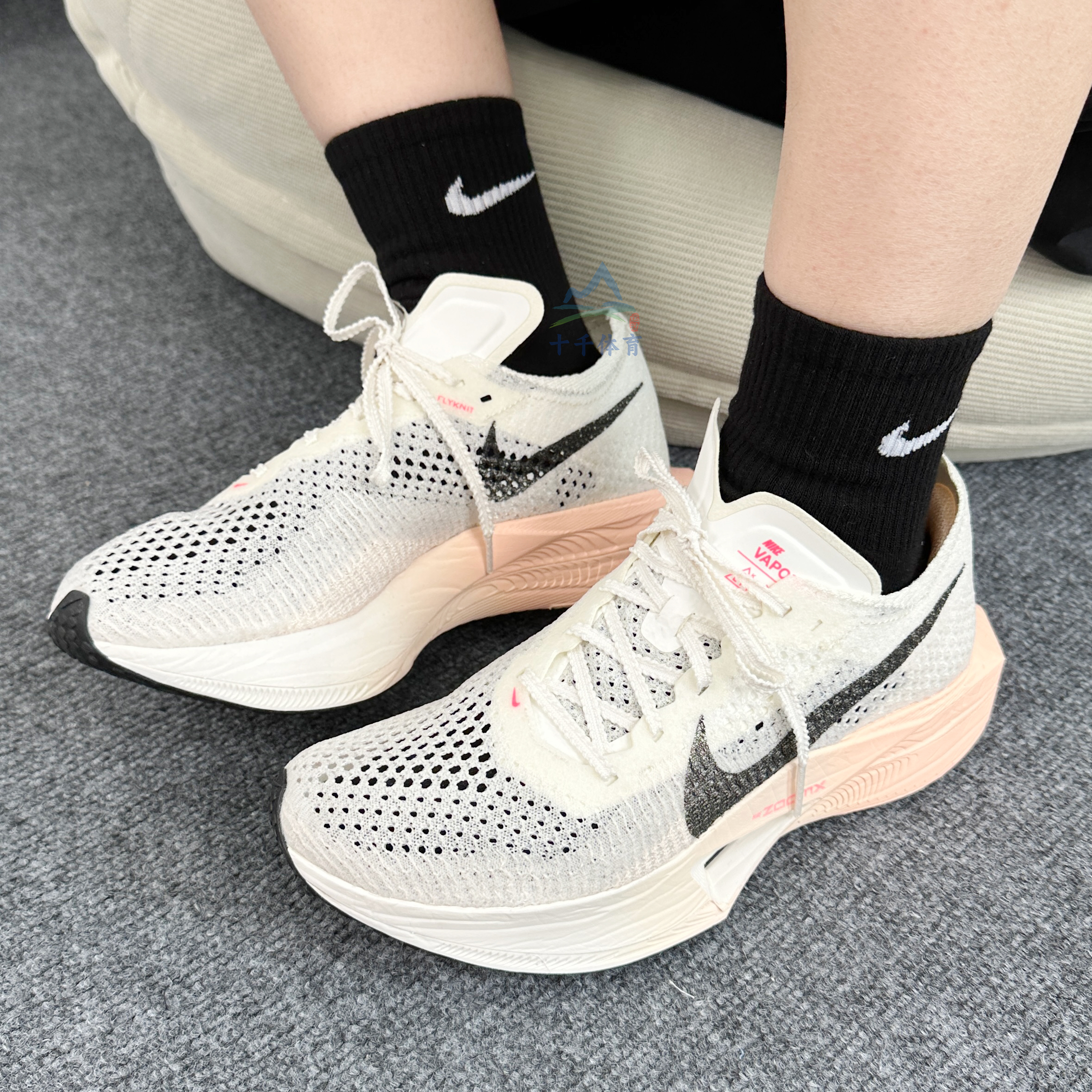 Nike耐克男子飞织透气公路跑步鞋