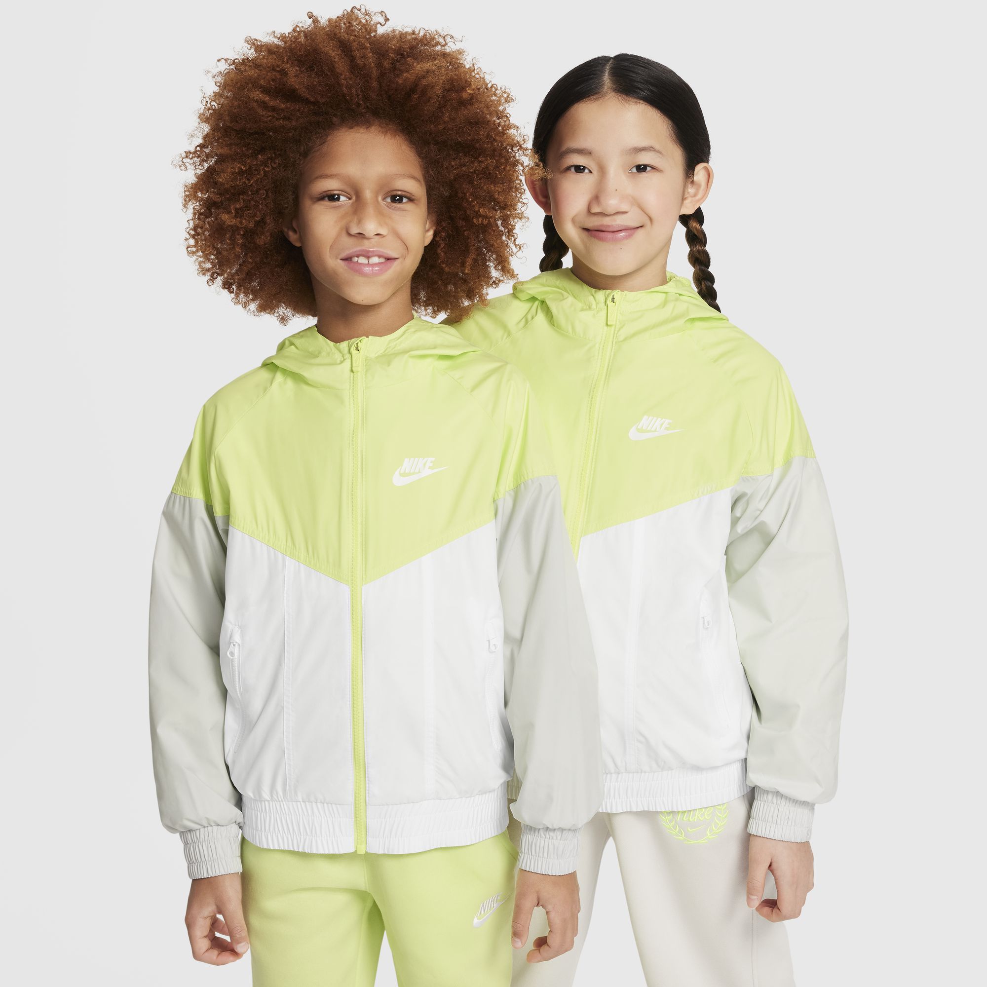 Nike耐克大童拒水连帽夹克外套