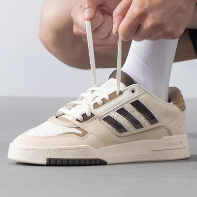 阿迪达斯男女低帮耐磨运动休闲鞋