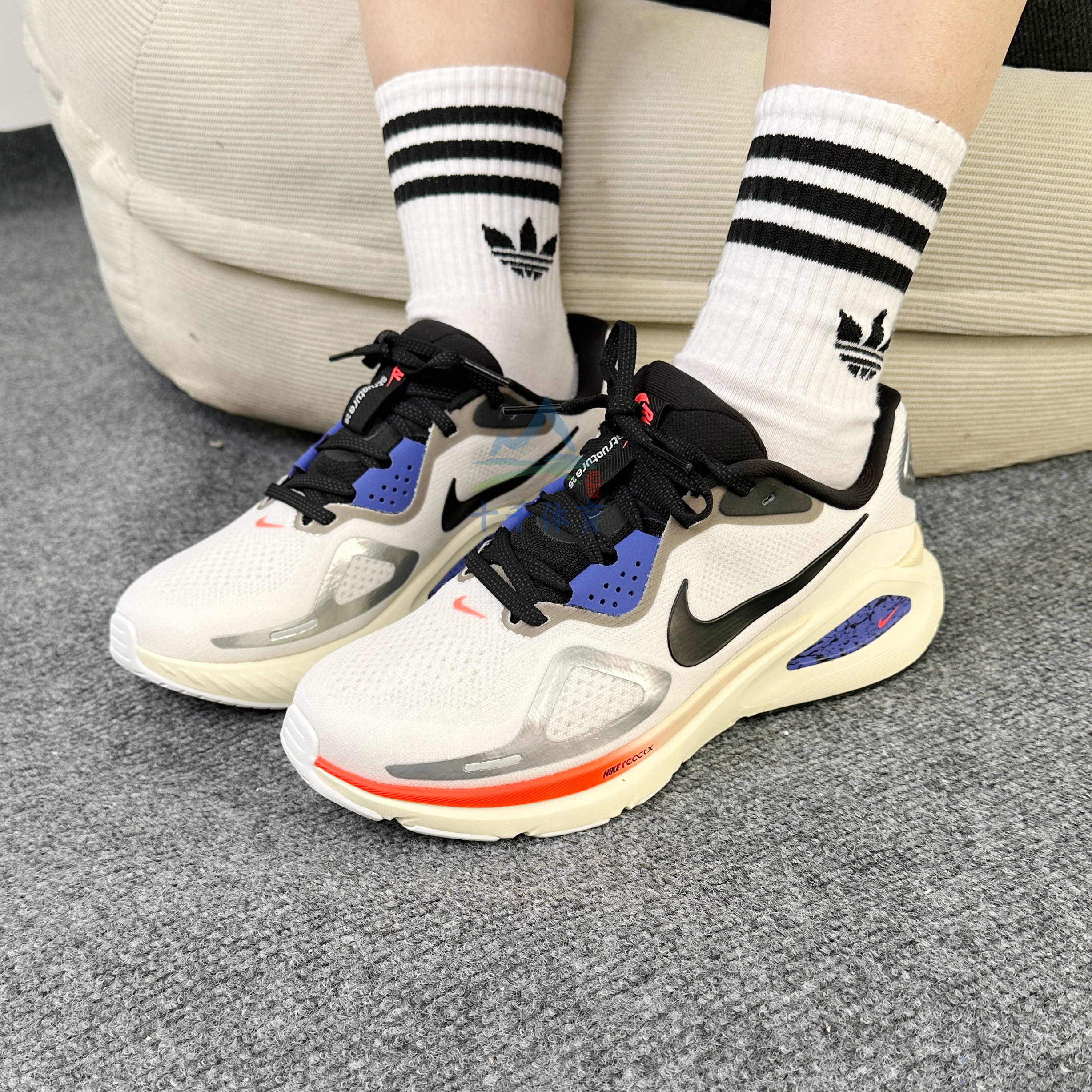 Nike耐克稳程男子缓震公路跑步鞋