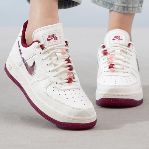 NIKE耐克女子空军一号休闲板鞋