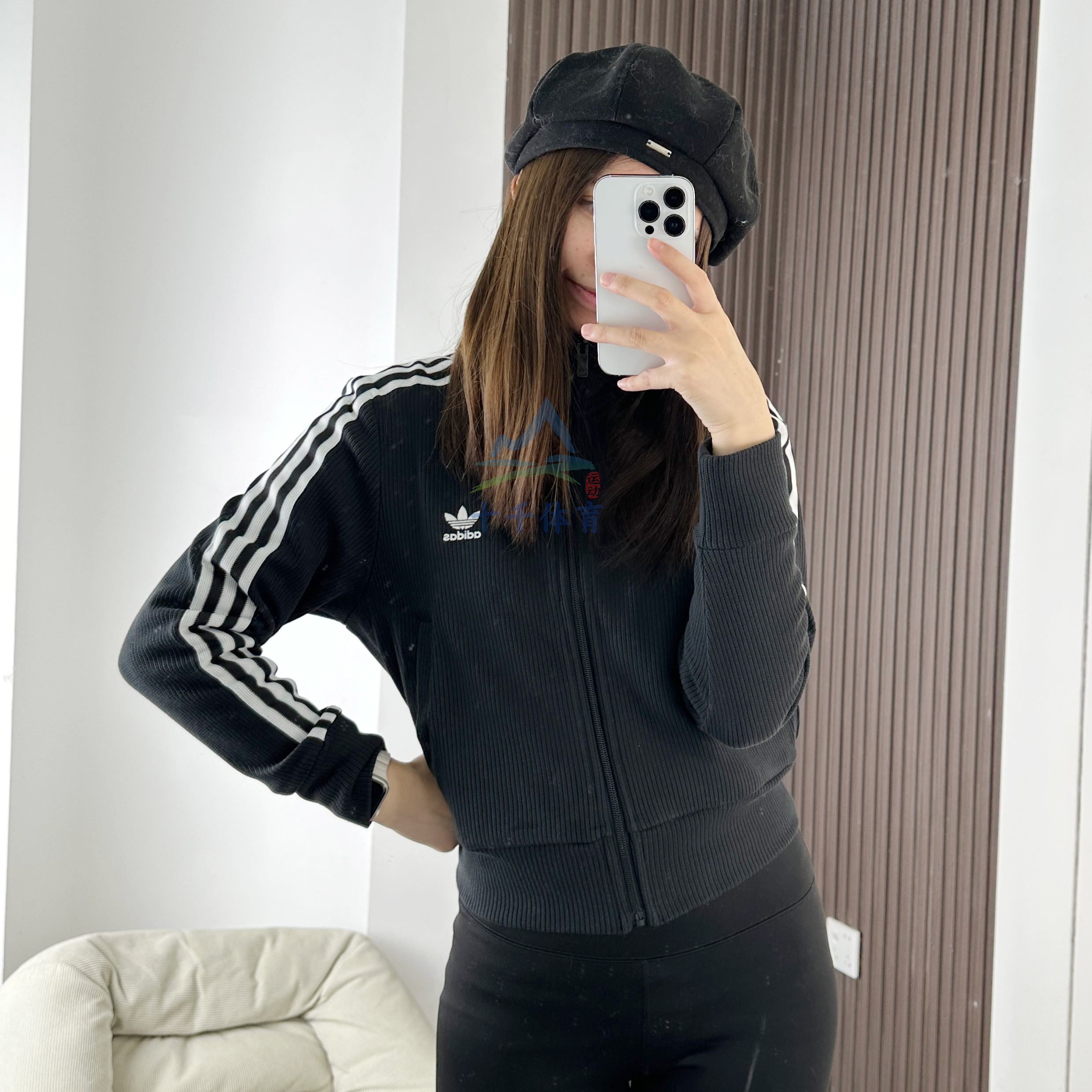 阿迪达斯三叶草女三条纹针织外套