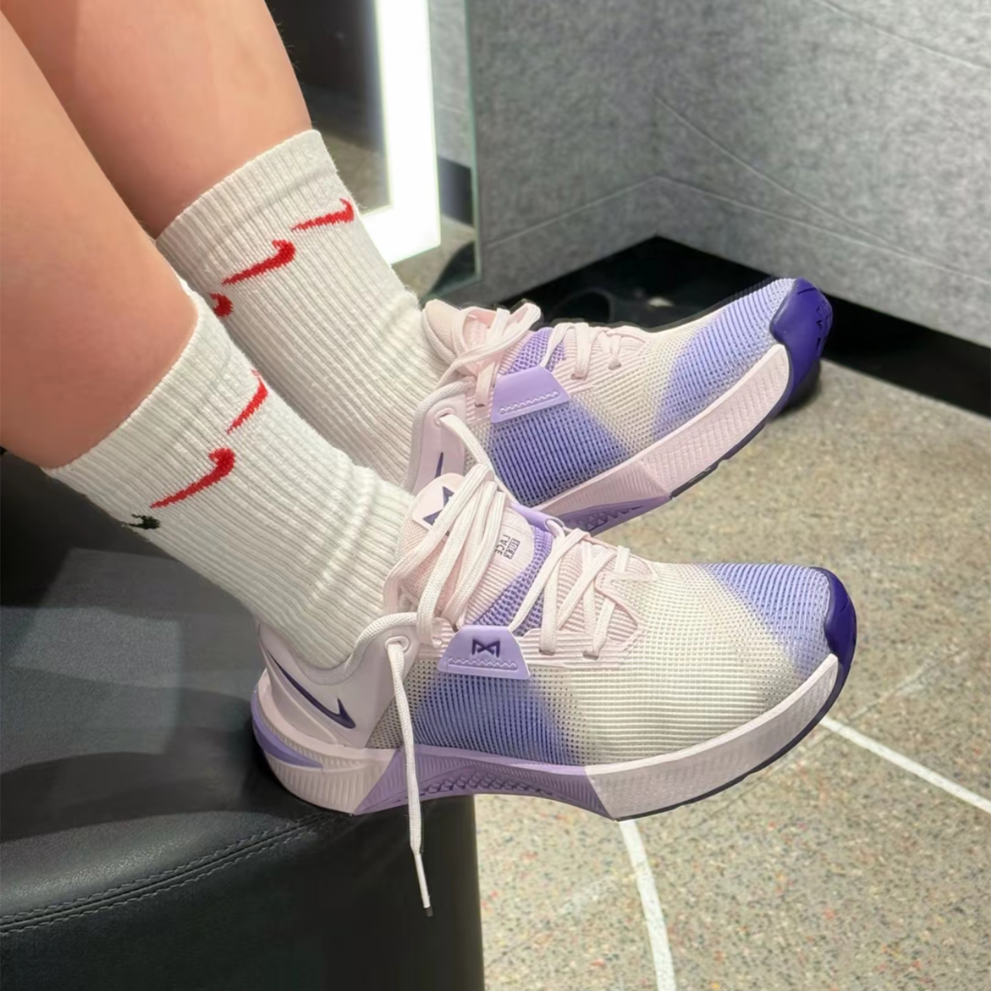 耐克NIKE女透气训练鞋运动跑步鞋