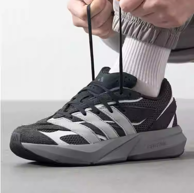 阿迪达斯男子轻量透气跑步鞋