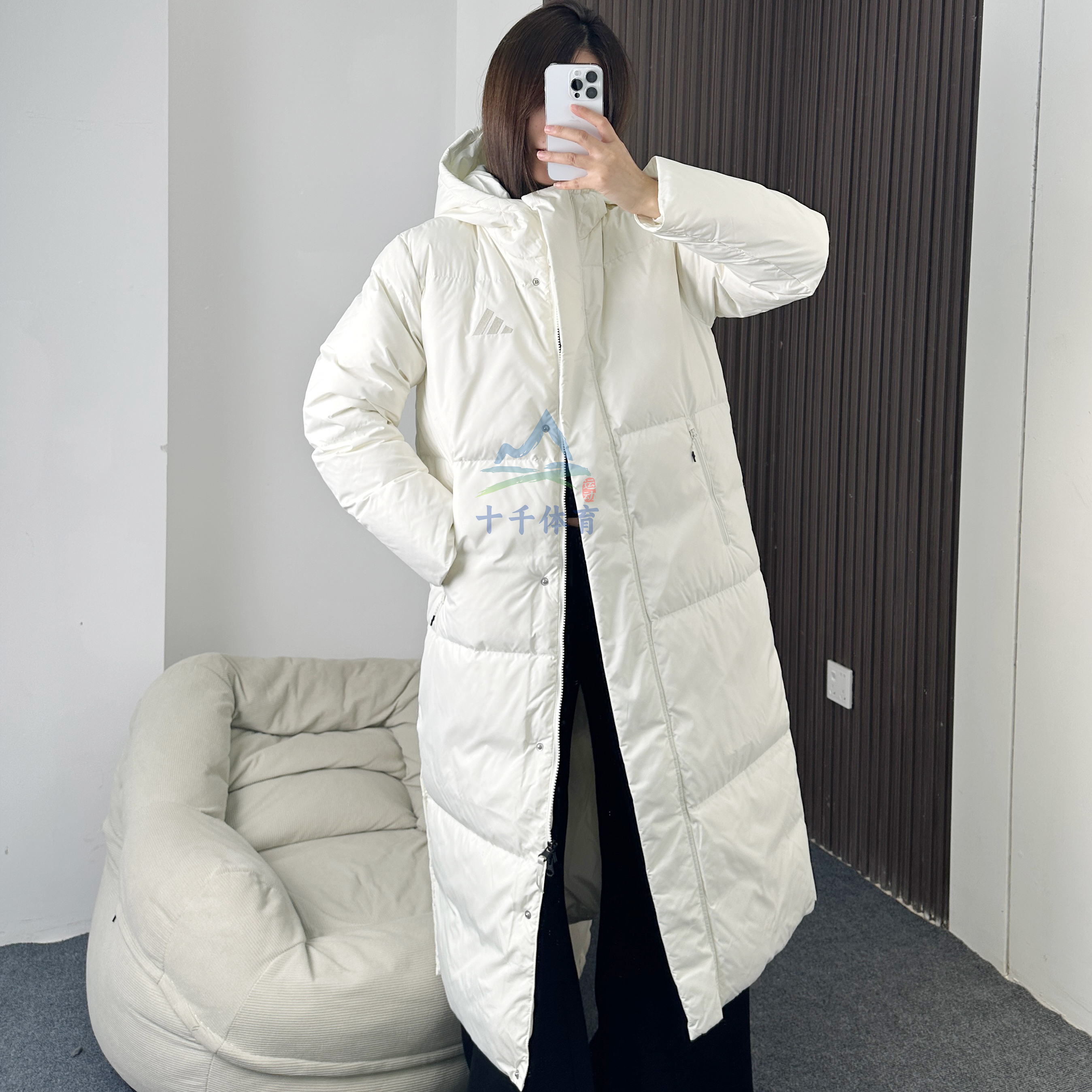 阿迪达斯羽绒服女士长款保暖外套