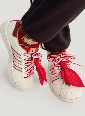 adidas阿迪达斯三叶草新款大童鞋迪士尼联名新年运动休闲鞋KK4472