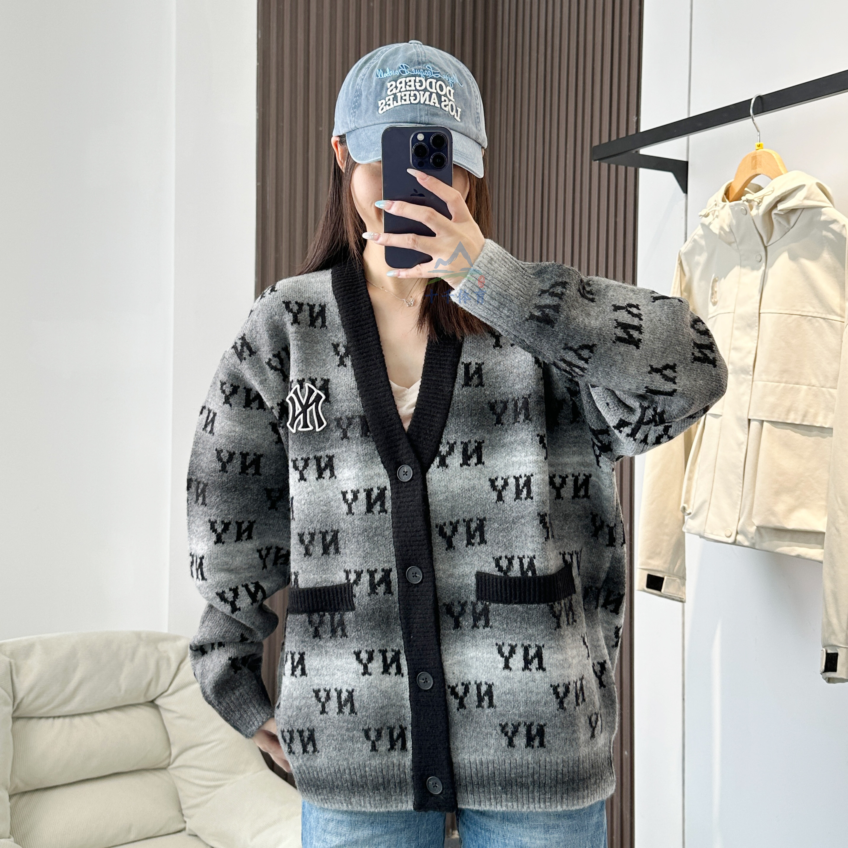 25秋季新款MLB针织开衫男女NY复古渐变老花满印运动外套3AKCM0354,运动服/休闲服装,运动毛衣/线衫,淘宝优惠券,粉丝福利购,淘宝优惠卷