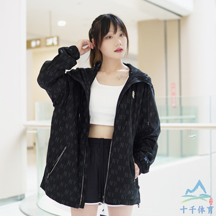 24新款 MLB情侣冲锋衣外套男女NY复古老花连帽运动夹克3AWJM0444