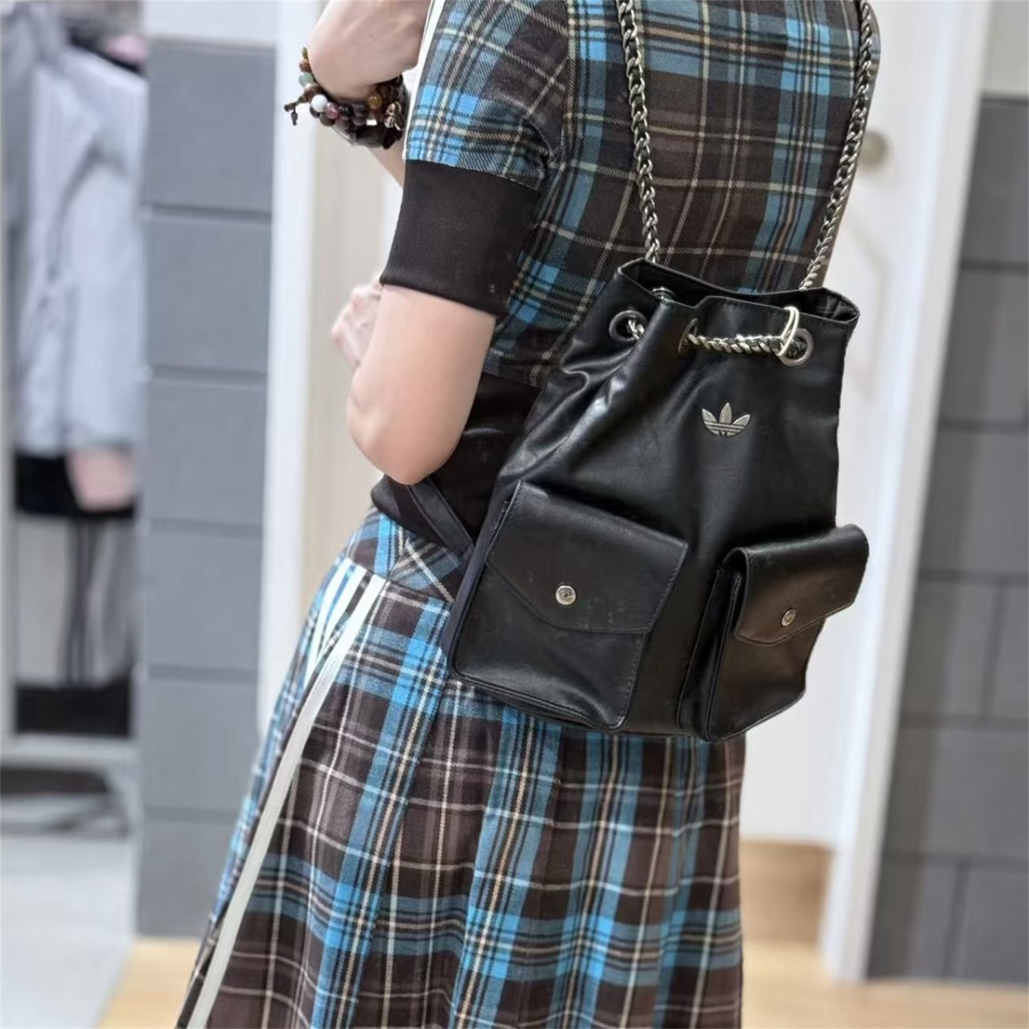 阿迪达斯三叶草大容量女双肩包