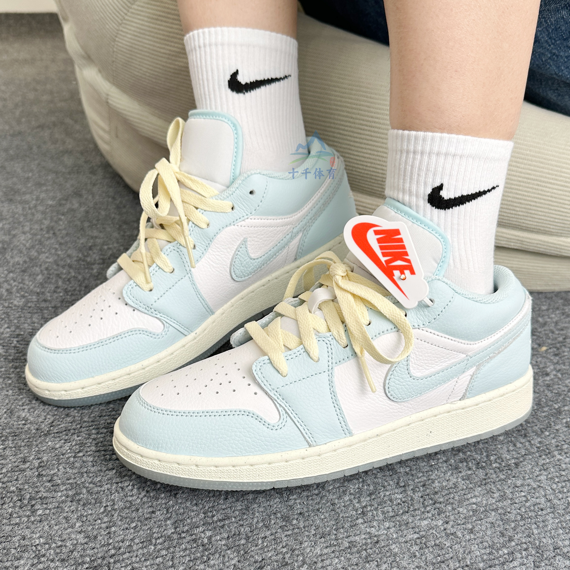 NIKE耐克女25夏季运动鞋AIR JORDAN 1 LOW SE休闲低帮板鞋HJ5971