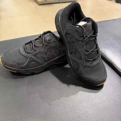 安德玛男子绒面革柔韧运动跑步鞋