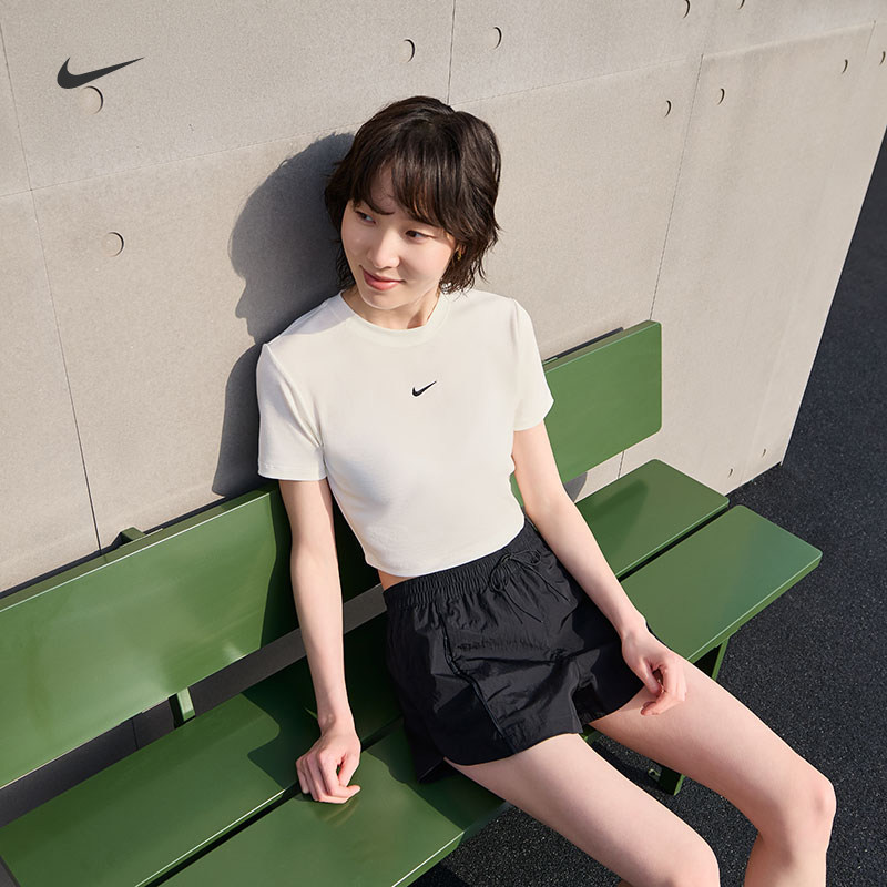 NIKE耐克女子短款刺绣短袖T恤