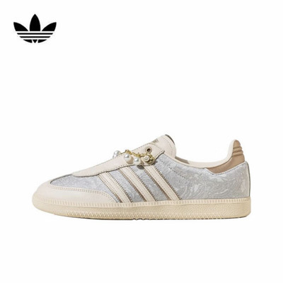 ADIDAS浅灰珍珠低帮运动休闲板鞋