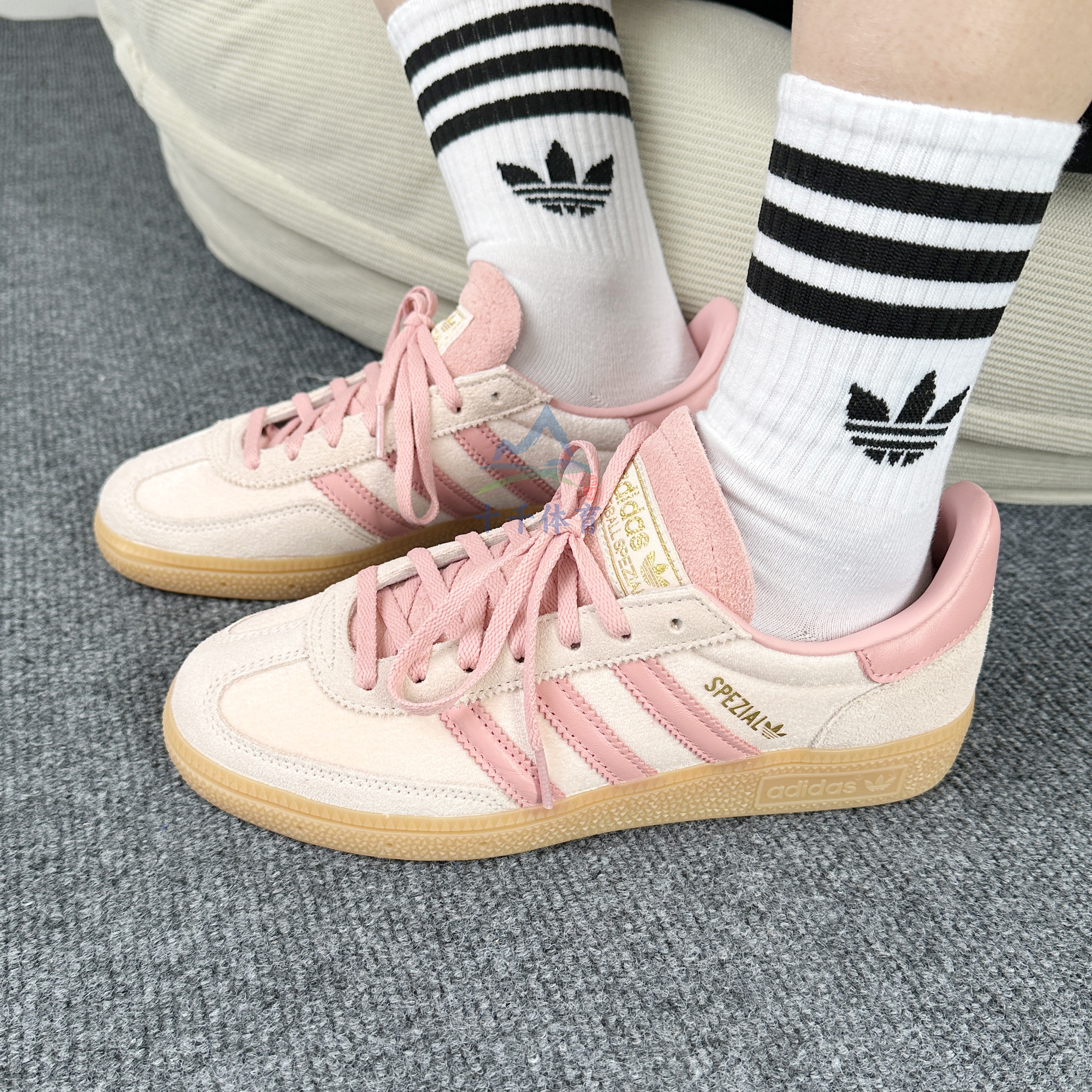 阿迪达斯三叶草低帮板鞋女运动鞋