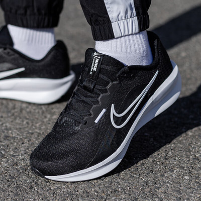NIKE耐克男子运动鞋宽版跑步鞋