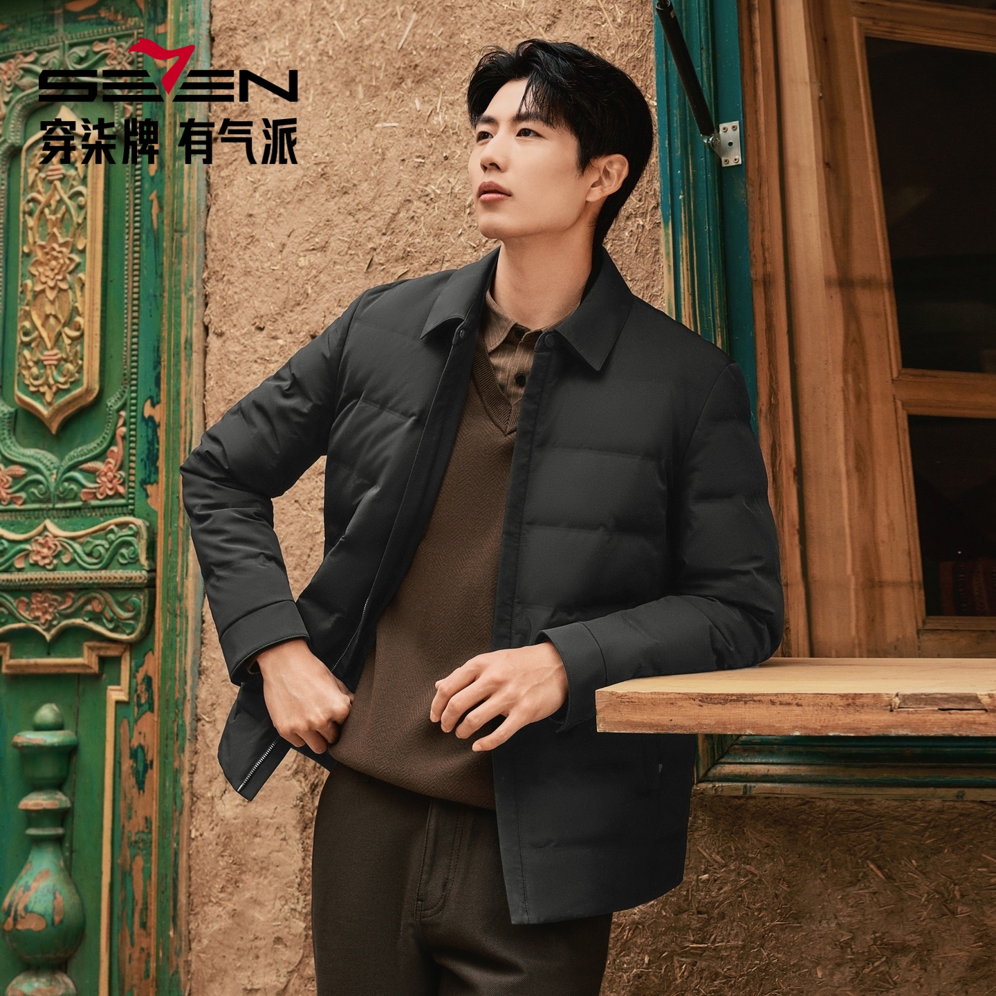 翻领双层领款式，可脱卸羽绒兔毛