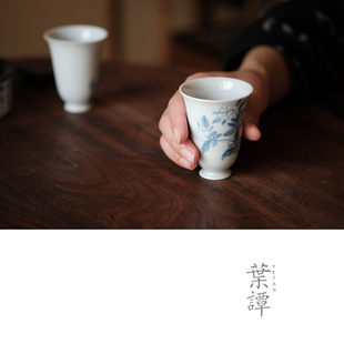 叶谭 忘言草木春秋品杯 个人杯闻香杯单杯手绘青花桃菊满水80ml