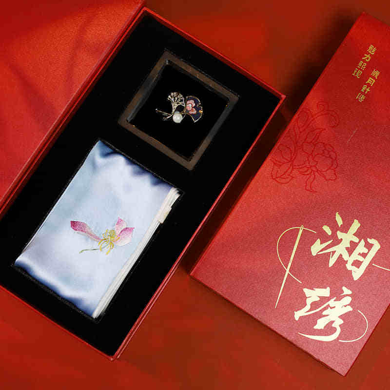 湘绣礼盒糸语刺绣丝巾礼盒女士礼物老师礼物湘绣丝巾胸针礼盒图片