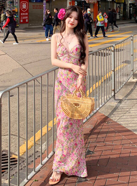海边度假风碎花吊带连衣裙女夏2024新款辣妹性感修身气质法式长裙