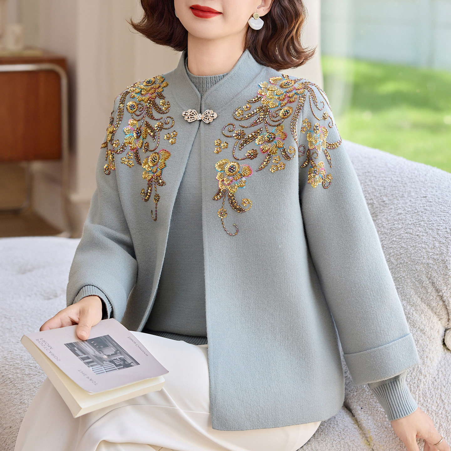 中老年妈妈毛衣开衫两件套上衣加肥加大码宽松国风重工刺绣外套女