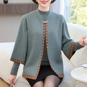 洋气中老年妈妈秋冬加肥加大码女装毛衣2件套针织开衫女羊毛外套