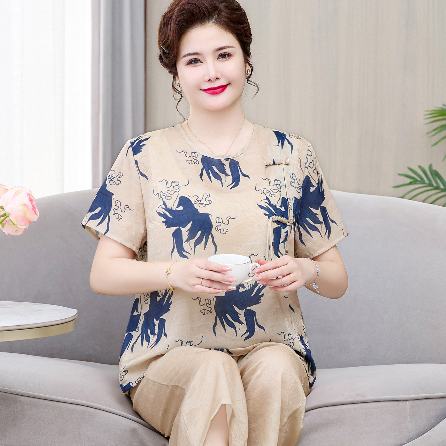 新中式短袖上衣+裤子套装加肥特大码中老年女装胖妈妈桑蚕丝T恤夏