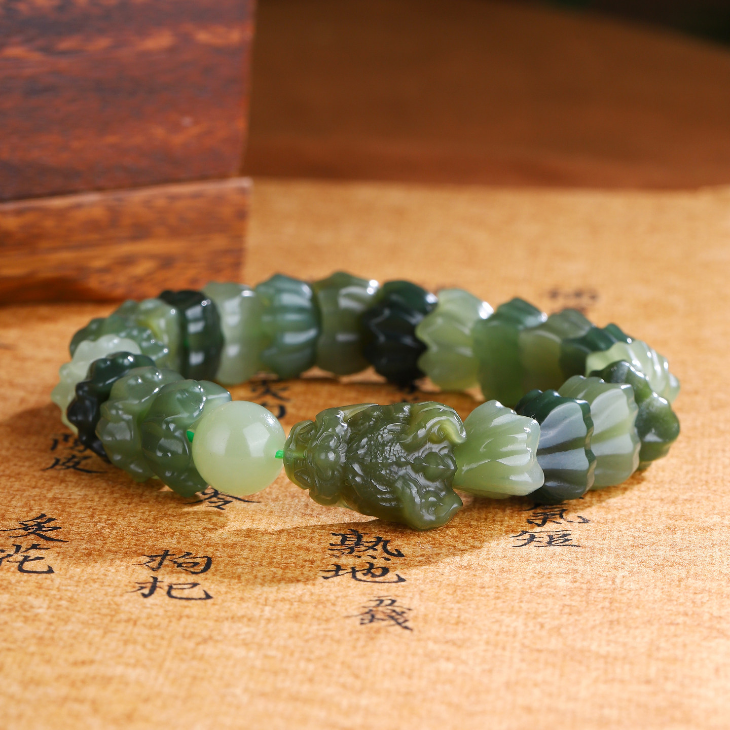 新款天然和田玉龙骨手串男女玉石手排盘龙玉器手链多宝龙鳞带证书