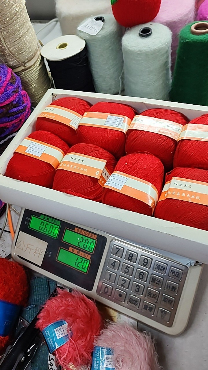 大红色高支纱纤万家50羊毛50天丝混纺纱手编织毛线毛衣外套围巾线,服饰配件/皮带/帽子/围巾,毛线,淘宝优惠券,粉丝福利购,淘宝优惠卷