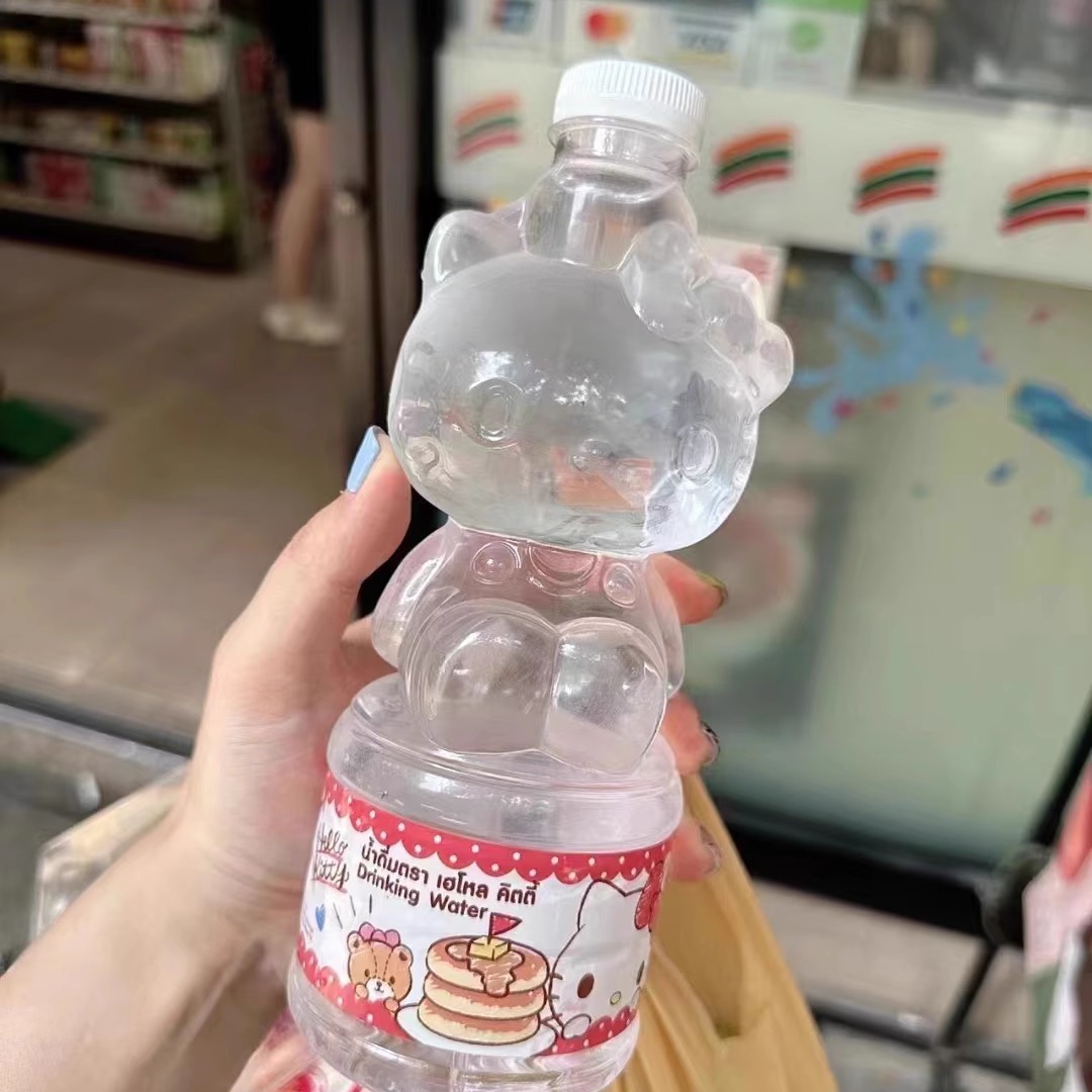 三丽欧矿泉水泰国黄蓝玉桂狗矿泉水Hellokitty711代购Sanrio鸥-封面