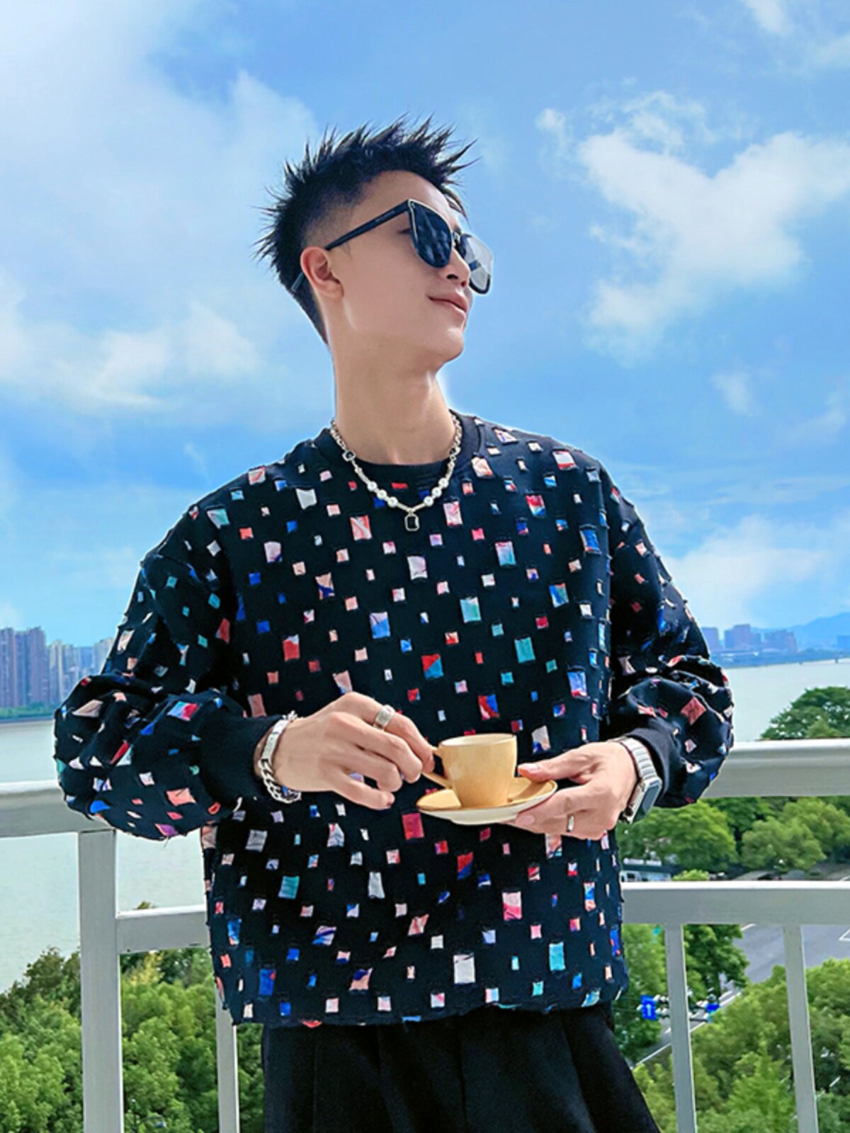 OBOY 봄 가을 디자인 찢어진 격자 무늬 스웨터 남성 트렌디 브랜드 잘 생긴 라운드 넥 탑 트렌디 T 루즈한 긴팔 티셔츠