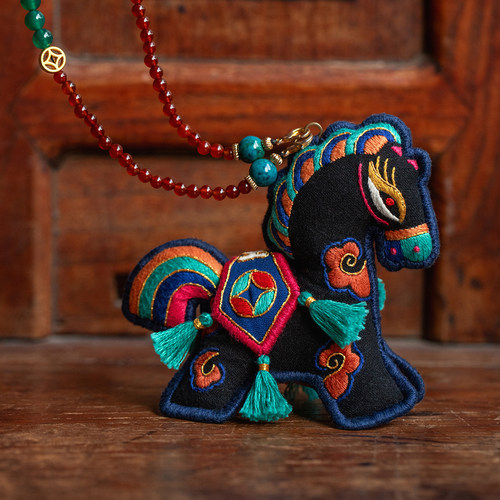 2026马年高端手工刺绣挂件