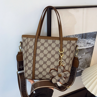 2025新款时尚百搭单肩斜挎包女大容量手提托特包包高级感通勤包