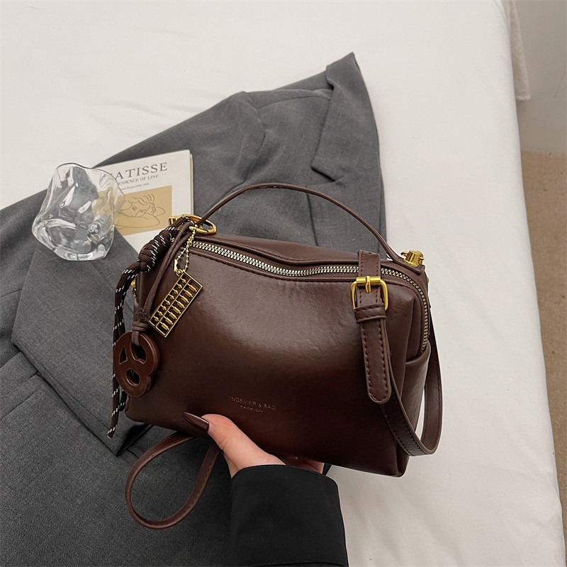 2026新款潮小众复古枕头包女百搭手提单肩斜挎包小包高级感通勤包,箱包皮具/热销女包/男包,通用款女包,淘宝优惠券,粉丝福利购,淘宝优惠卷