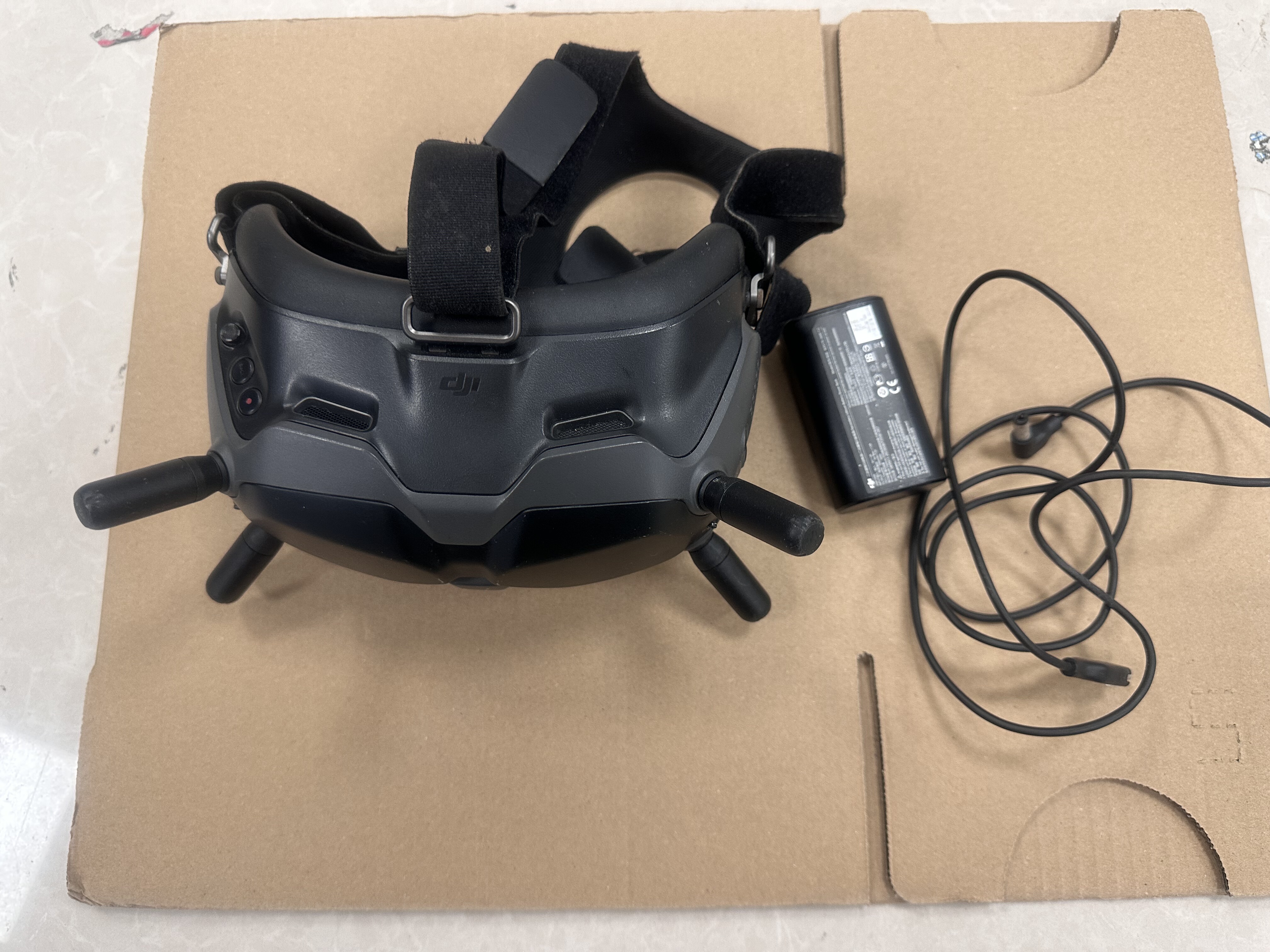 二手大疆DJI V2飞行眼镜 FPV/Avata穿越眼镜户外穿越无人机配件图片