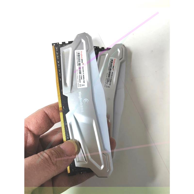 议价金百达星爵DDR4 3600Hz 32G(16Gx2)银色马