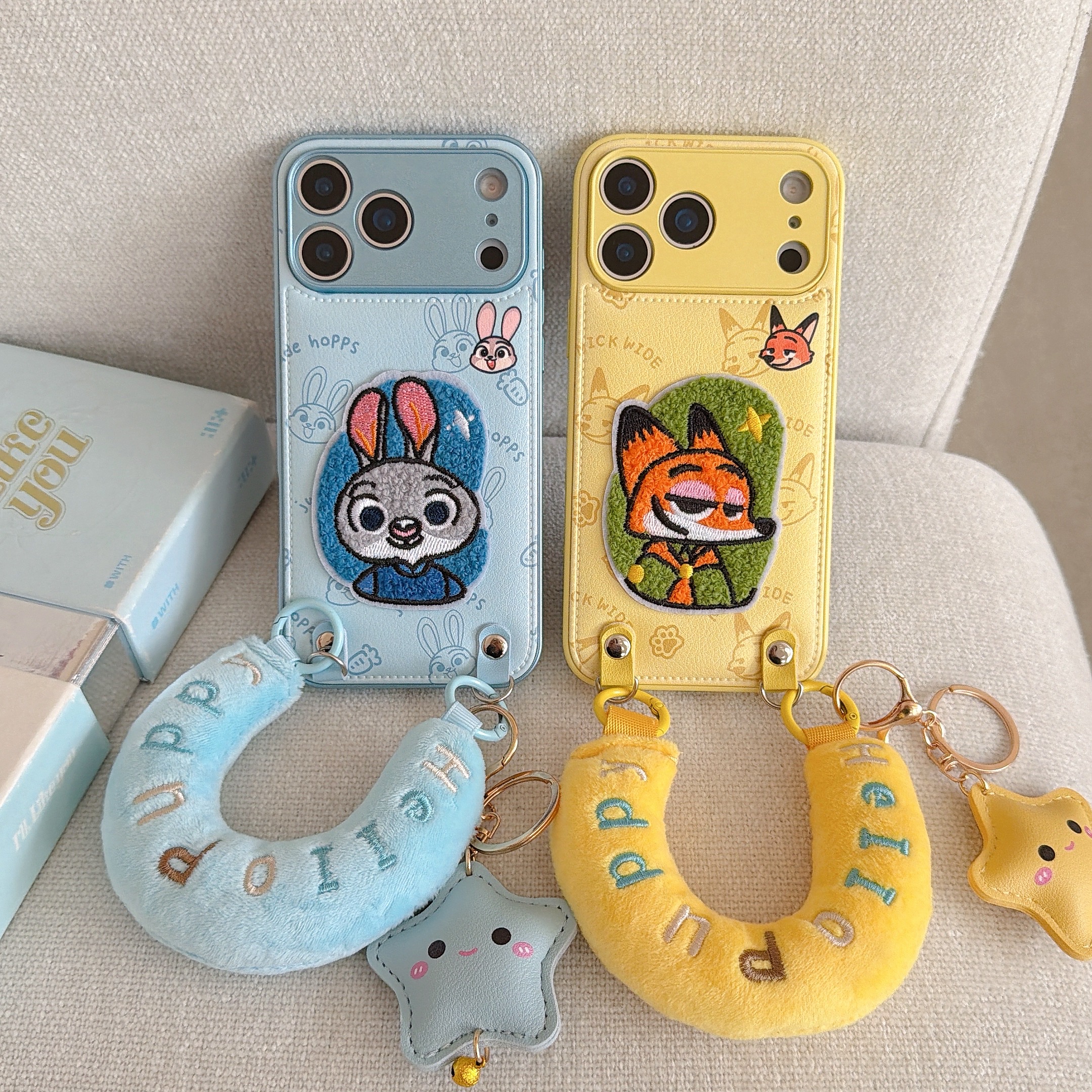 情侣朱迪尼克刺绣iPhone17手机壳