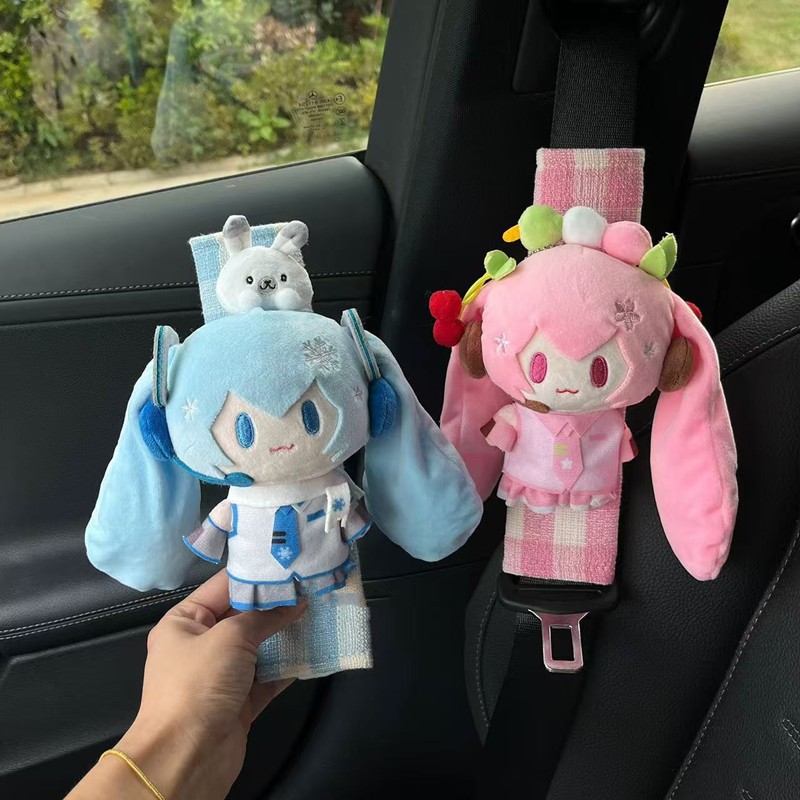 初音未来樱花未来TOP顶宝毛绒miku动漫护肩带汽车载保护套安全礼