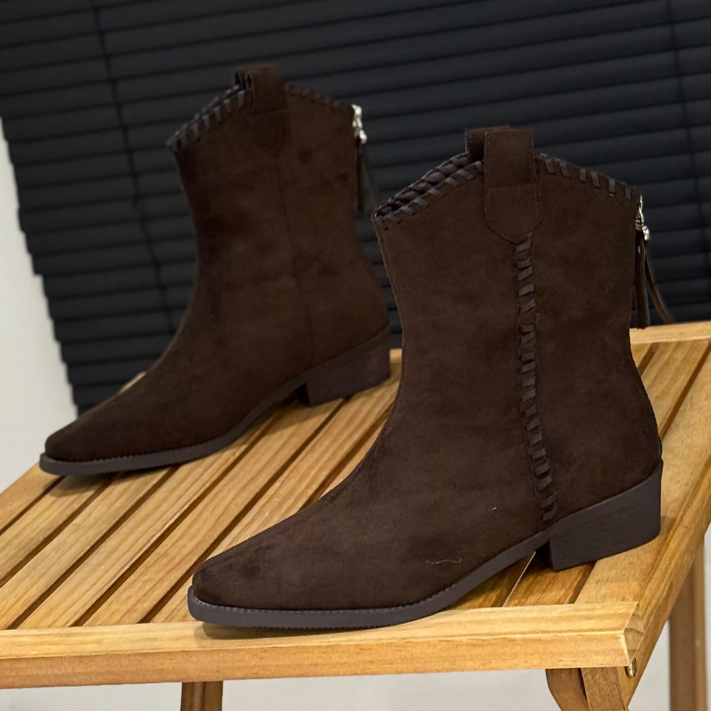 尖头粗跟西部牛仔靴复古v口短靴