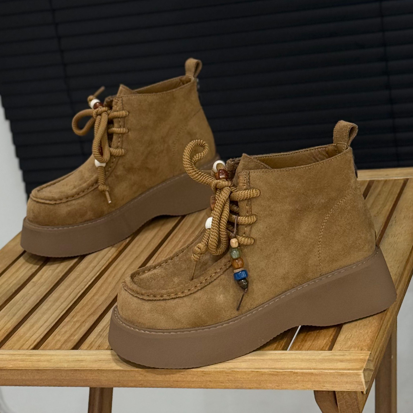 英伦风厚底马丁靴女2025新款秋季单靴系带串珠机车靴磨砂皮短靴子