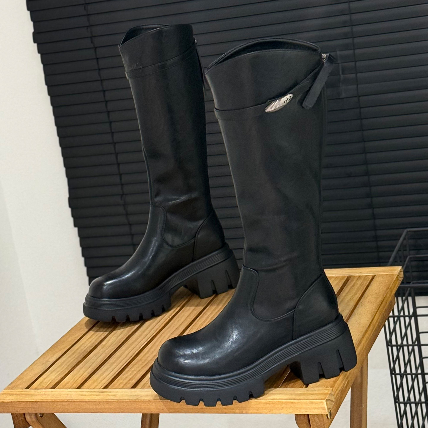 皮带扣骑士靴女冬季加绒v口长靴