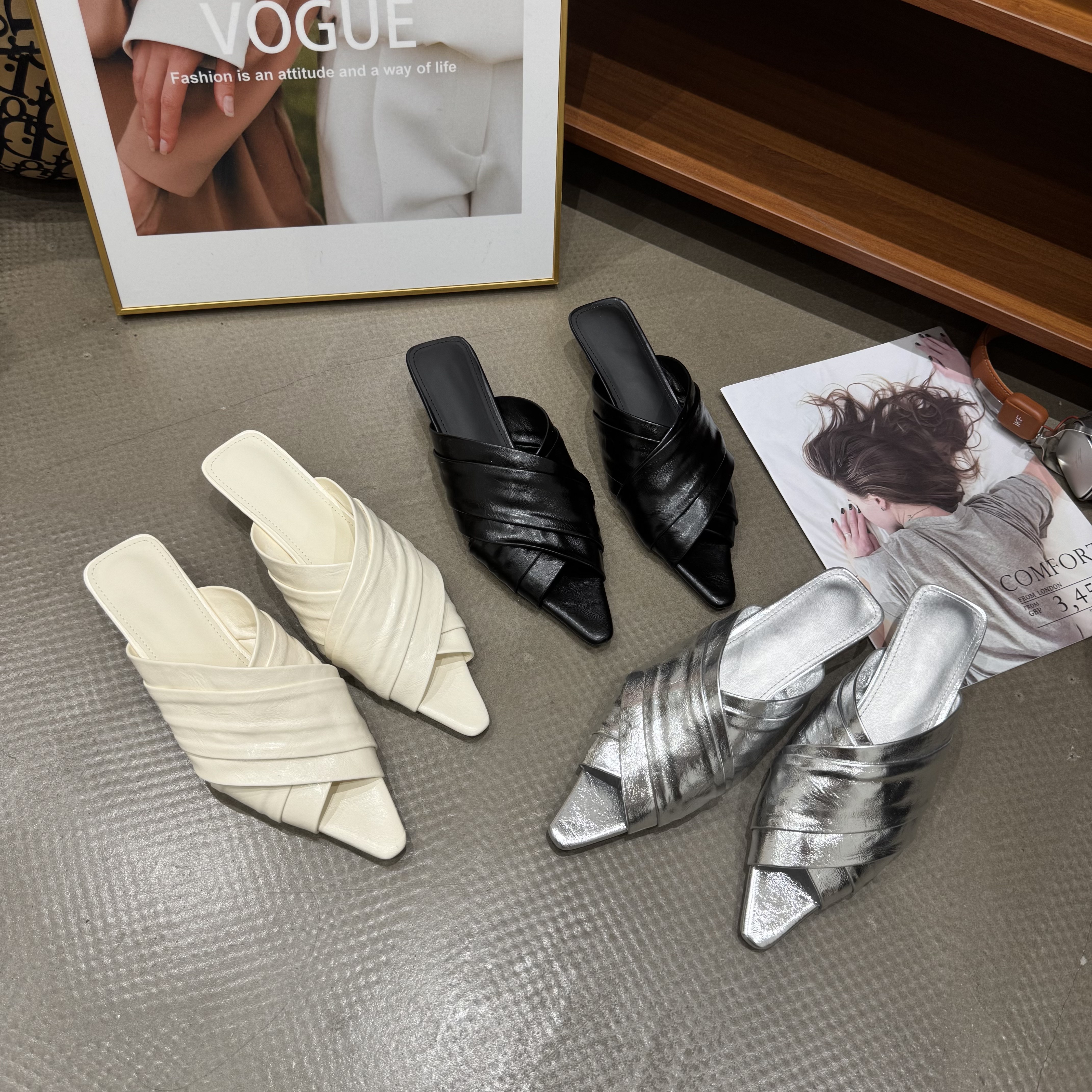 91-32夏季新品女尖头交叉露趾低跟拖鞋时尚韩版网红同款跟高3cm潮